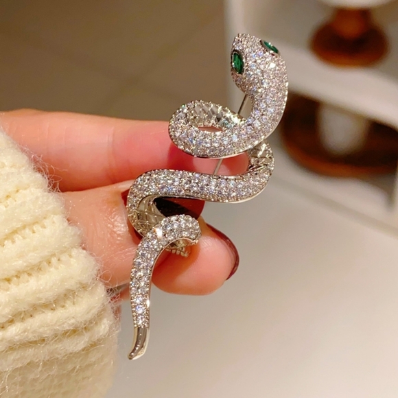 VQ Snake Brooch - Picture 3 of 6